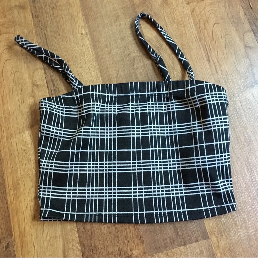Patterned Crop Top!🌟 - Picture 2 of 5
